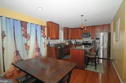 524 Lincoln Dr, Glen Burnie MD 21060-8708 exterior