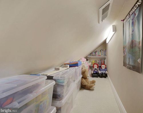 1008 Kimberwicke Rd, Mc Lean VA 22102-1328 exterior