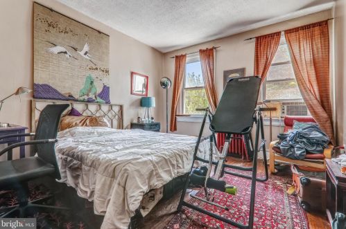 914 Independence Ave, Washington DC 20003-3918 exterior