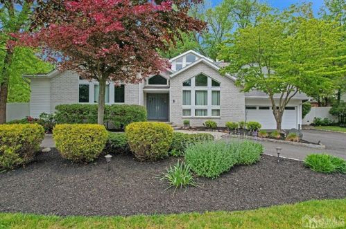 3 Clive Hills Rd, Edison, NJ 08820-3658