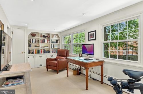 5103 Duvall Dr, Bethesda MD 20816-1871 exterior