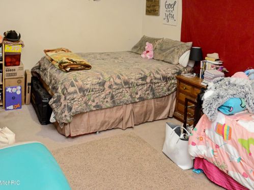 940 Mcreynolds Ave, Grand Rapids MI 49504-4439 exterior