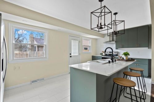 6035 Darnel Ave, Milwaukee WI  53223-3555 exterior