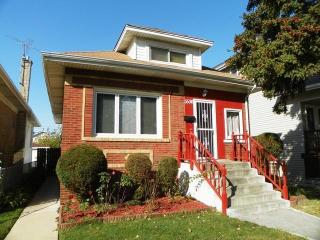 3536 Osceola Ave, Chicago, IL 60634-3323