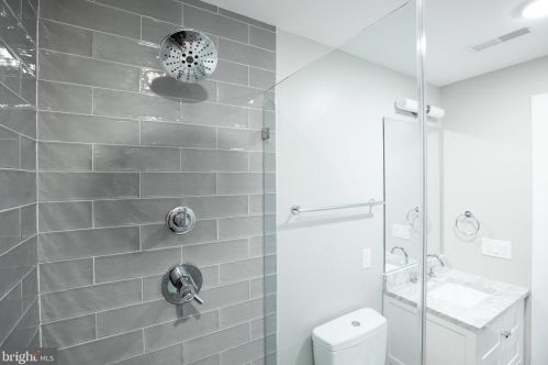 817 20th St, Philadelphia PA  19130-2005 exterior