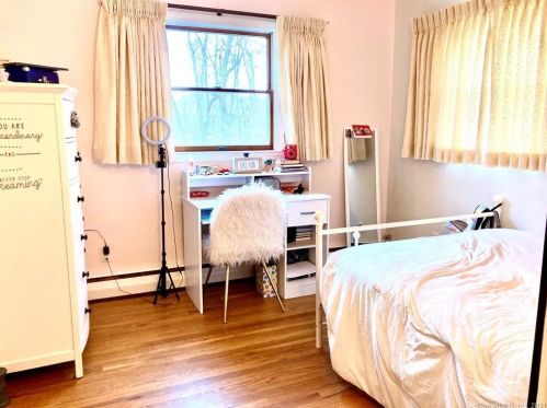 56 Osage Dr, Wallingford CT  06492-2812 exterior