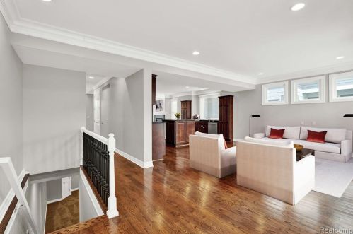 855 Bennaville Ave, Bham MI  48009-3668 exterior