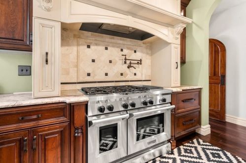 4 Kensington Rd, Worcester MA 01602-1814 exterior