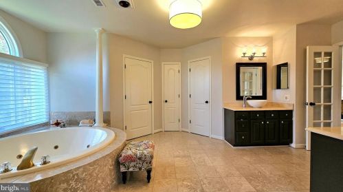 17815 Fraley Farm Rd, Rockville MD 20855-1664 exterior