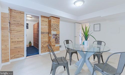 1515 Highwood Dr, Mc Lean VA  22101-5800 exterior