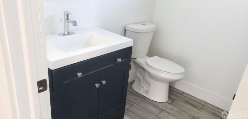 135 Cooper Ave, Iselin NJ 08830-2003 exterior