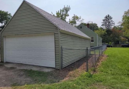 766 Mclaughlin Ave, Meskegon MI 49442-4031 exterior