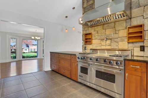 1189 Dunwoody Knl Dr, Atlanta GA 30338-3218 exterior