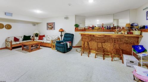 27 Joseph Dr, East Hanover NJ 07936-3579 exterior