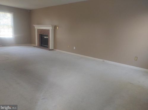 1046 Fondersmith Dr, Lancaster PA  17601-4877 exterior