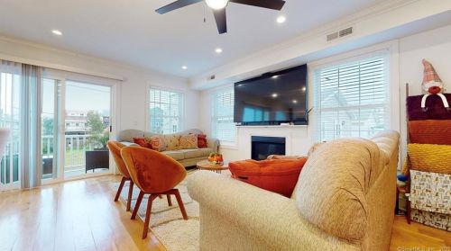 17 Maddox Ave, Milford CT 06460-6226 exterior