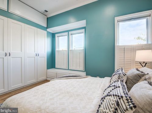 1341 Emerald St, Washington DC 20002-5432 exterior