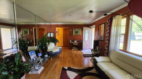 250 Tabb Ave, Piscataway NJ 08854-2941 exterior