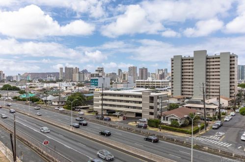 1414 Alexander St, Honolulu HI  96822-4974 exterior