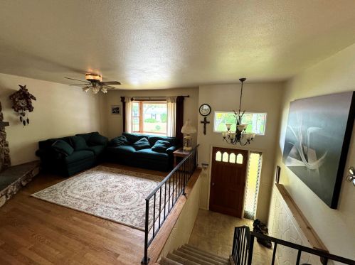 6043 River Trail Dr, Milwaukee, WI 53225-1027