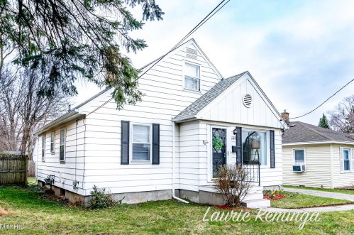 1423 Leonard St, Grand Rapids, MI 49534-9566