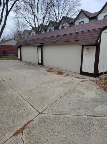 10310 Grantosa Dr, Milwaukee, WI 10312-1308