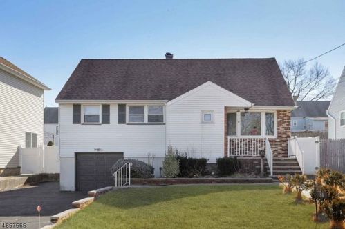 84 Isabelle St, Metuchen, NJ 08840-2839