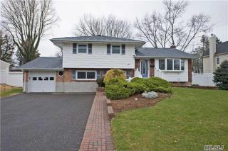 15 Shirley Ct, Commack NY  11725-4112 exterior