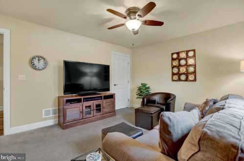 85 Midway Farms Ln, Lancaster PA 17602-2670 exterior