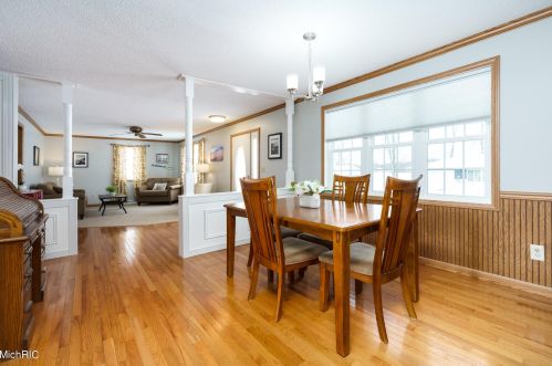 45551 Peninsula Dr, Grand Junction MI 49056-9462 exterior