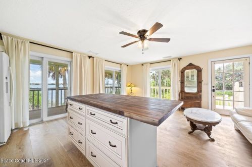 10060 Tropical Trl, Merritt Island FL 32953-6060 exterior