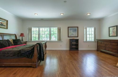 55 Pne Rdg Rd, Wilton CT 06897-2716 exterior