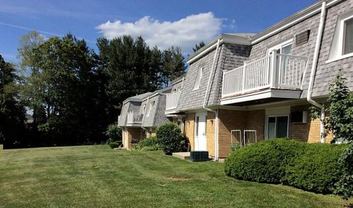 121 Rock Ridge Dr, Woonsocket RI  02895-2513 exterior