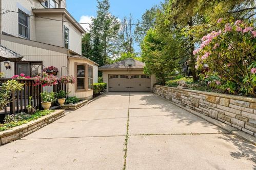 654 Bower Hill Rd, Pittsburgh PA 15243-2040 exterior