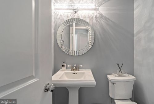 9301 Bentridge Ave, Rockville MD 20854-2860 exterior