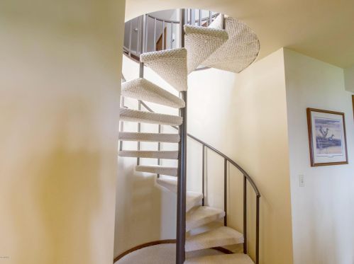 300 Cir Dr, Meskegon MI 49445-2712 exterior