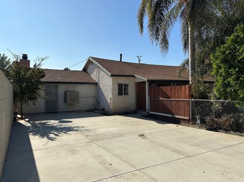 37 Garden Dr, Bakersfield CA 93307-5255 exterior