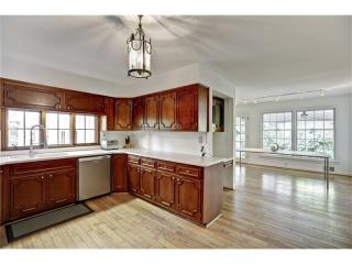 825 Island Dr, Atlanta GA  30327-4621 exterior