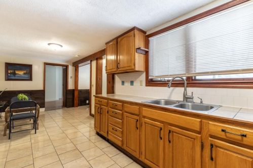 140 Norfolk St, Worcester MA 01604-2910 exterior