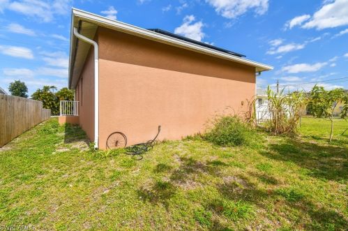 3056 Linwood Ave, Naples FL 34112-4733 exterior