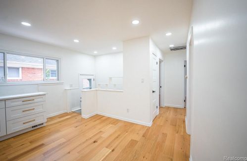 8451 Nightingale St, Dearborn Heights MI  48127-1203 exterior