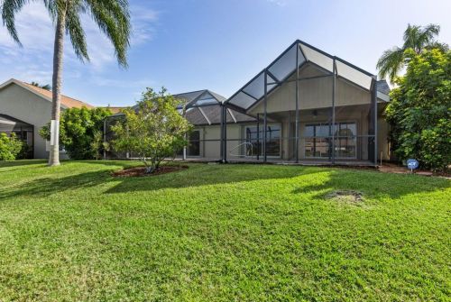 3637 Kent Dr, Naples FL 34112-3738 exterior