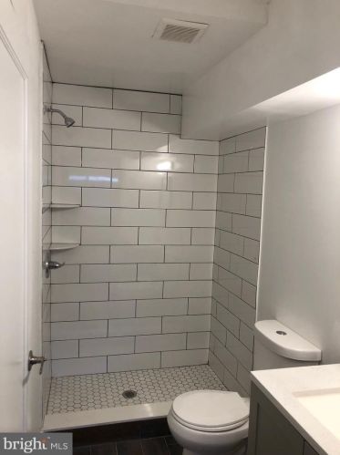 2051 9 St, Philadelphia PA 19147-4628 exterior