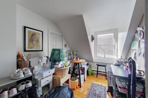 9 Lincoln St, Middletown RI 02840-2628 exterior