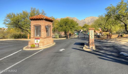 6580 Calle Sin Nombre, Tucson AZ  85718-2078 exterior