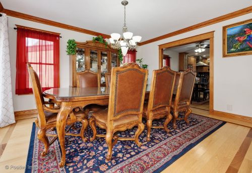 837 Linden Ave, Elmhurst IL 60126-4538 exterior