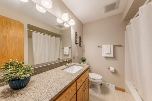 7535 Seneca Rd, Milwaukee WI 53217-3142 exterior