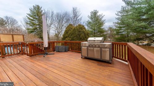 7467 Duddington Dr, Alexandria VA 22315-3849 exterior