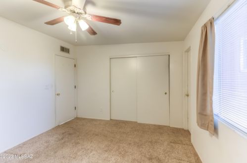 6783 Hawk Dr, Tucson AZ 85730-3247 exterior