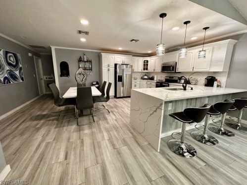 754 105 Ave, Naples FL 34108-1842 exterior